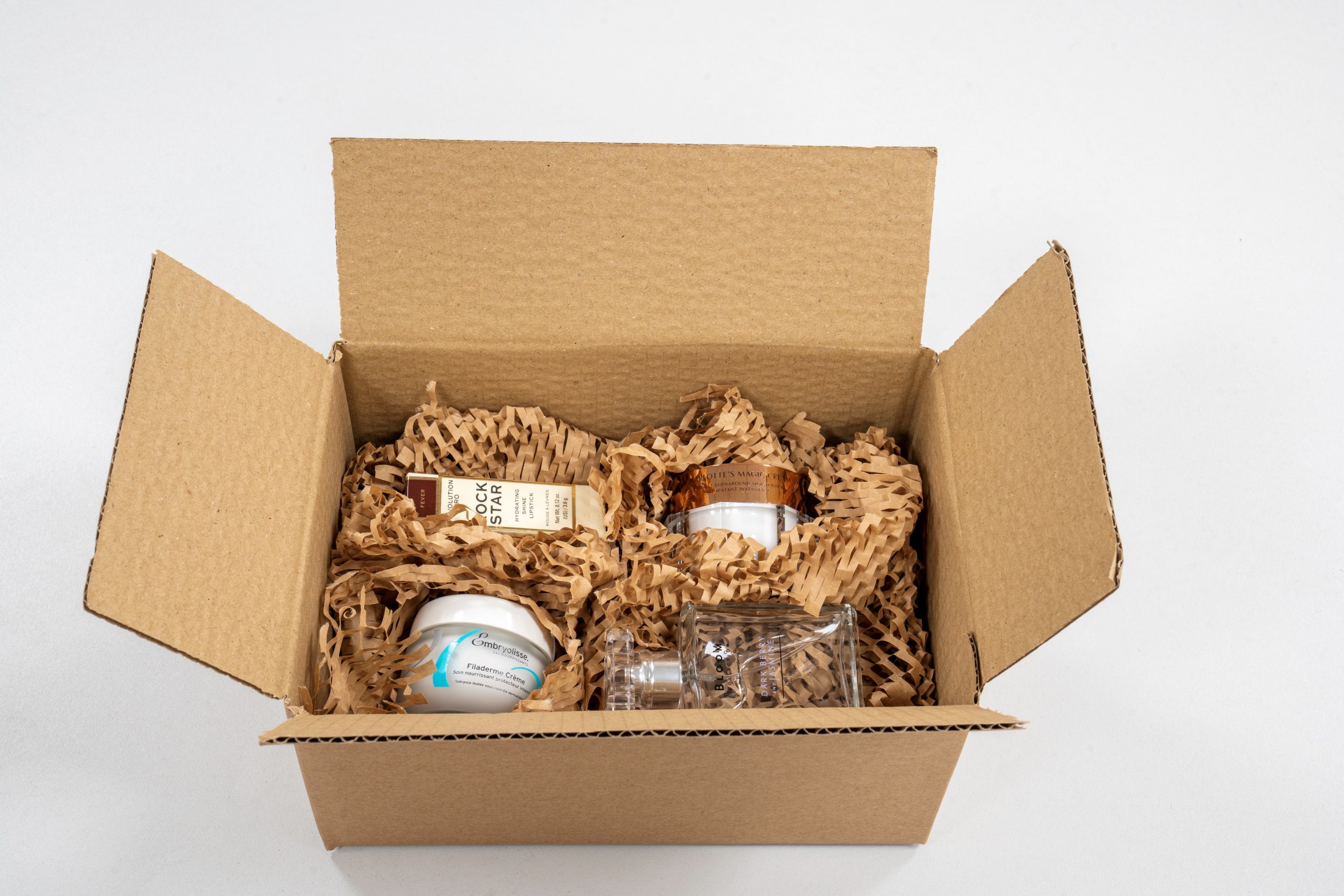 Cosmetic products protected with expanded paper inside a shipping carton