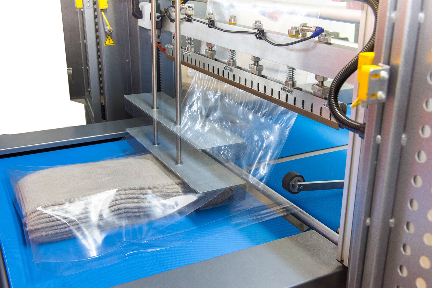 Shrink-wrapping machinery applying film to products